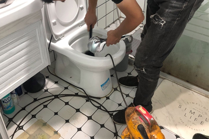 利川马桶堵塞自己疏通还是找师傅?专业上门服务让你省时更省心