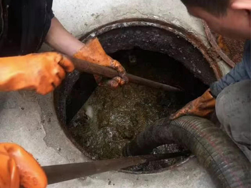 利川清理化粪池时如何避免沼气的危害?